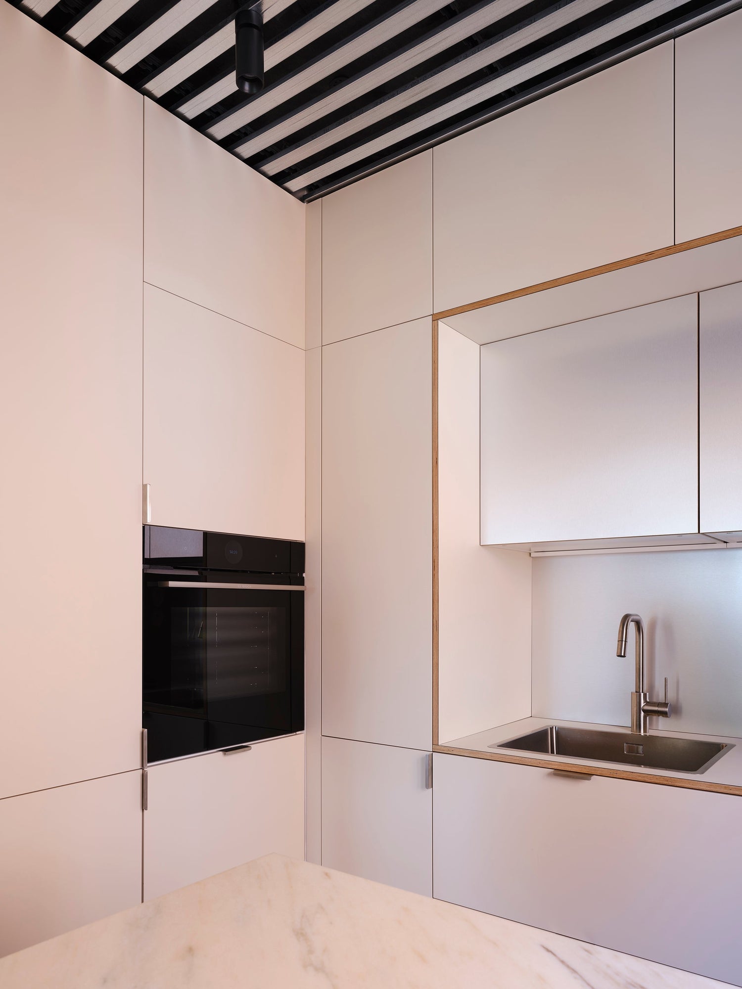 Cómo elegir los electrodomésticos de tu cocina: diferencias entre marcas y qué mirar