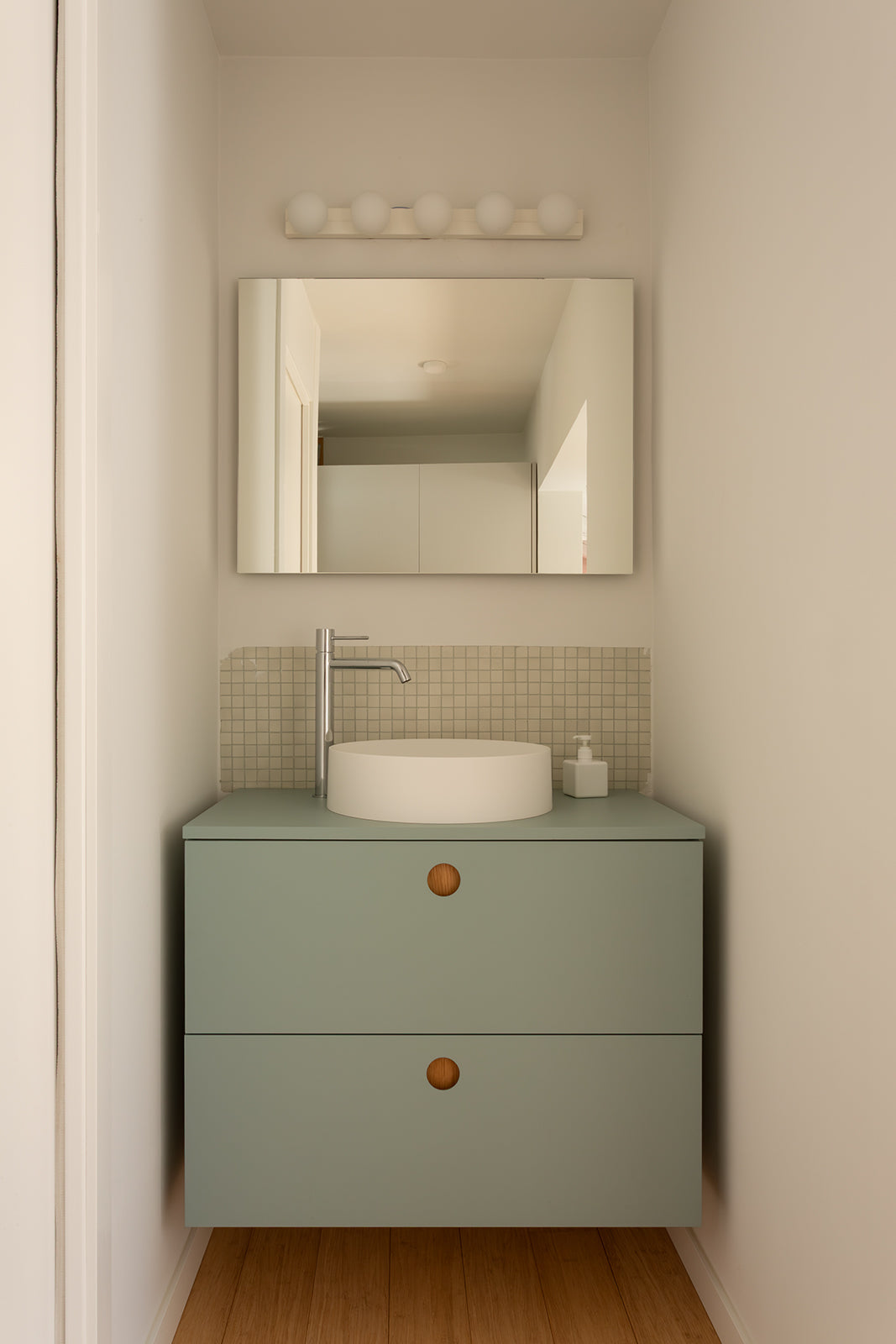 Soluciones integradas para baños pequeños