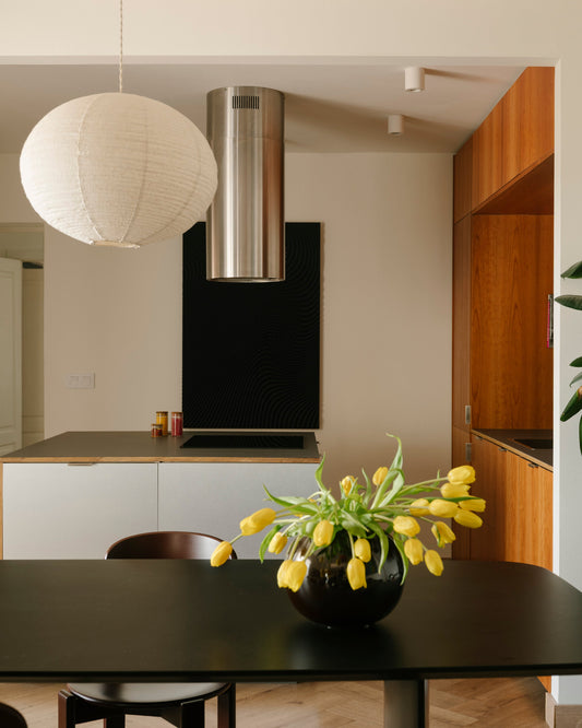 Cocina abierta al salón: todo lo que tienes que decidir antes de tirar esa pared