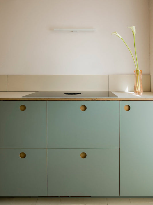 Tiradores y acabados: los detalles que definen tu cocina