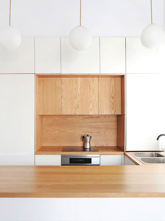 Blanco y madera. El “match” perfecto para tu cocina