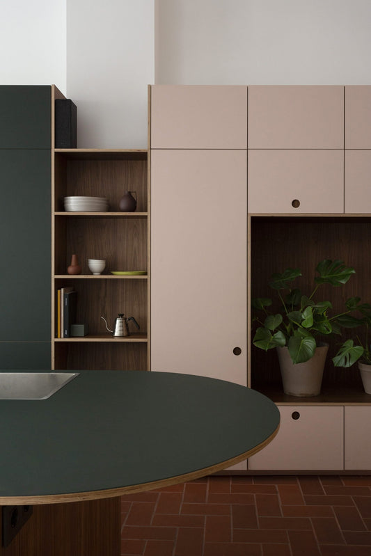 CUBRO: Un espacio multifuncional de oficina y showroom
