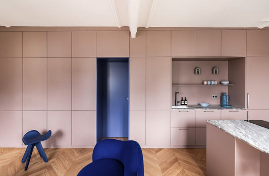 Apartamento renovado que armoniza la esencia de los 80 con un diseño moderno y elegante