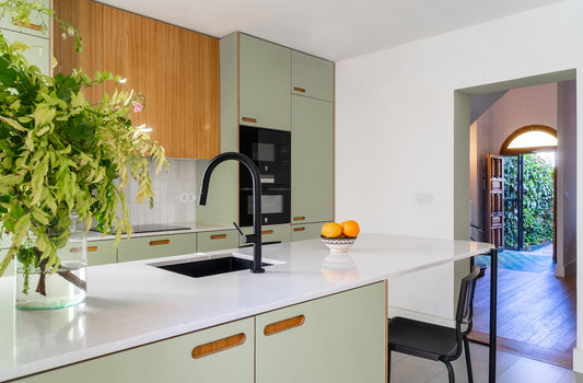 Cocina funcional y luminosa, diseñada para la vida familiar diaria