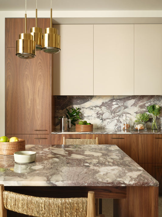 Diseño cálido y funcional para una cocina familiar