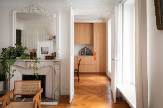 Materiales clásicos, diseño renovado y un toque vibrante de color