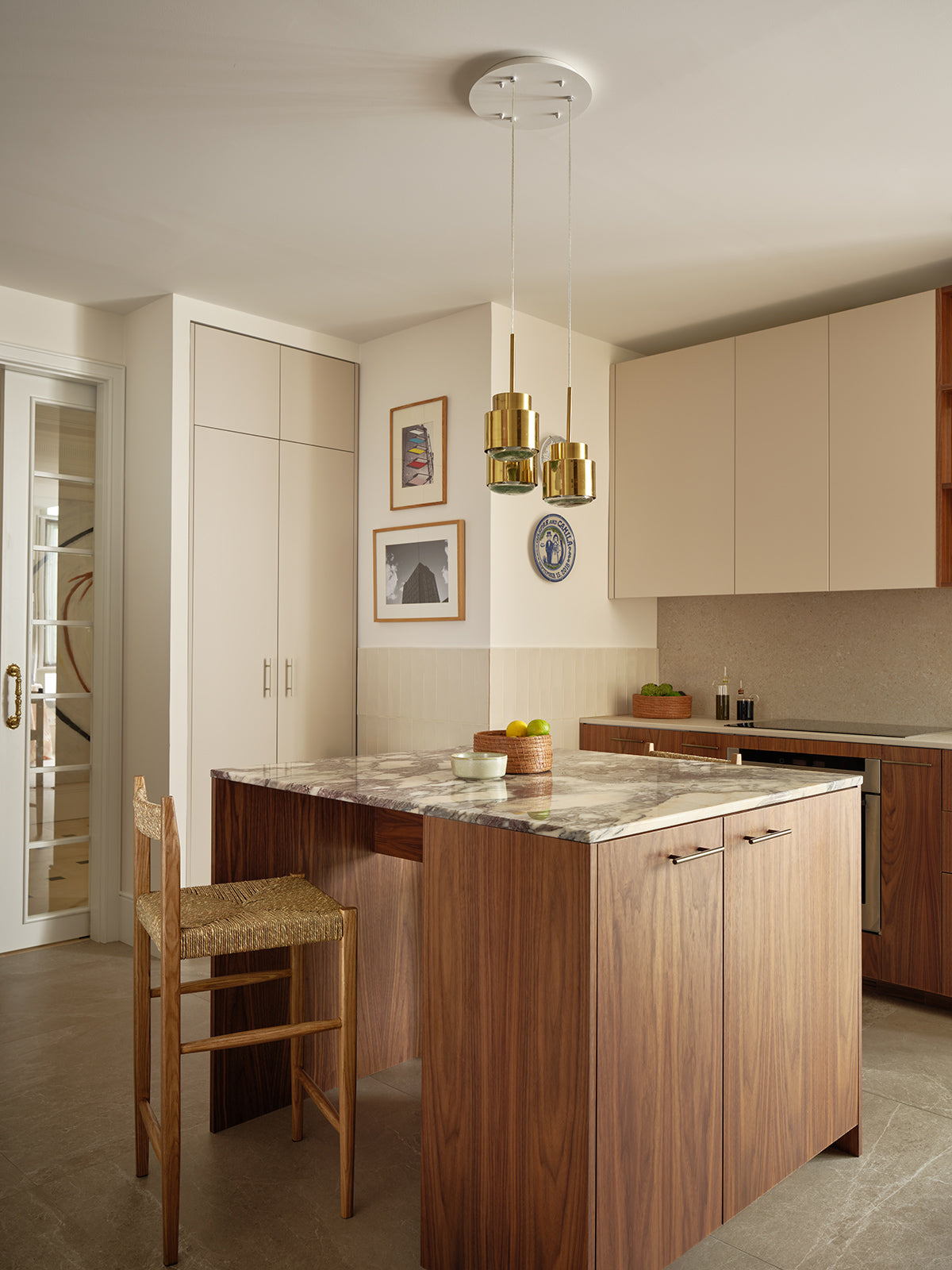 Warm and functional design for a family kitchen – CUBRO