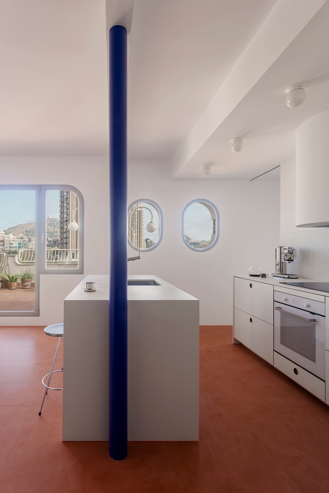 Appliances: integration or contrast