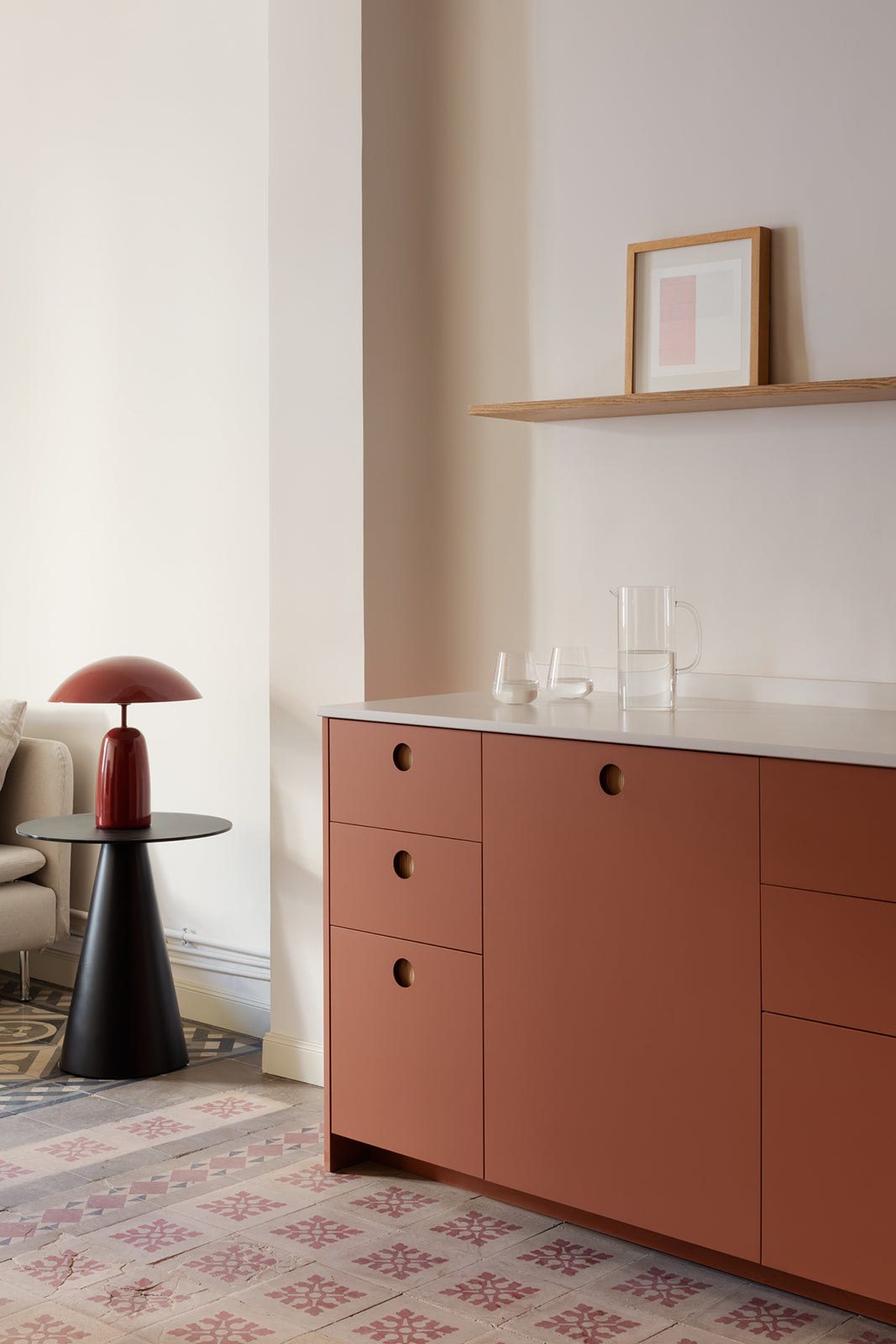 Warm and earthy tones in kitchens